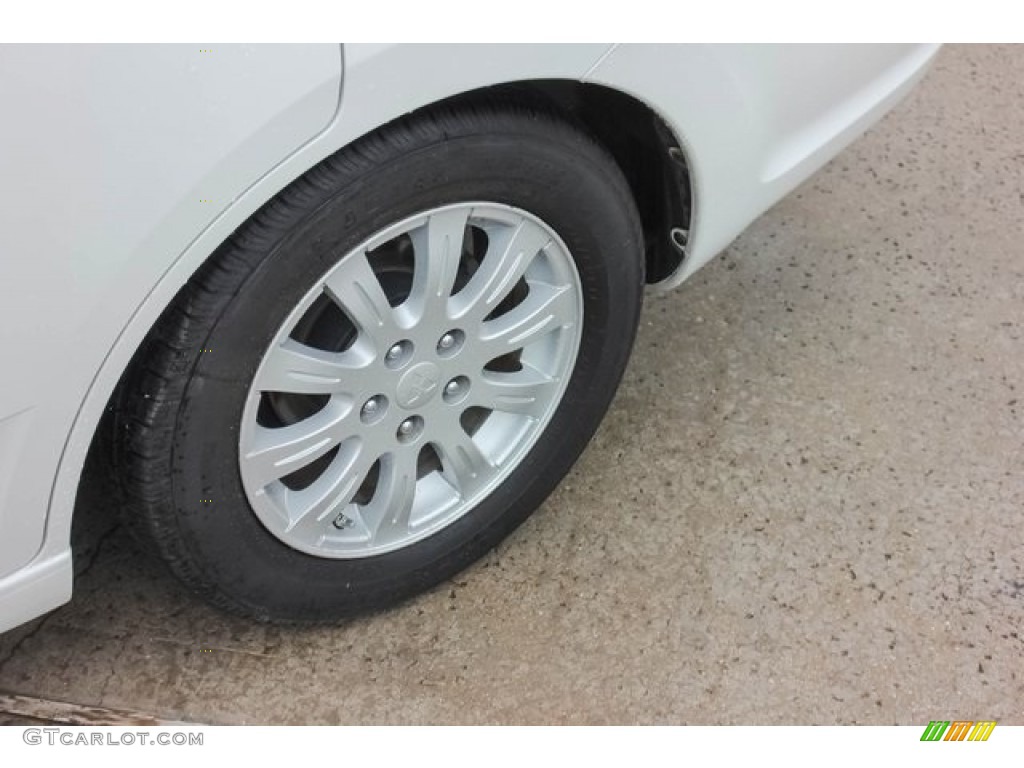 2011 Galant FE - White Pearl / Gray Sport photo #14
