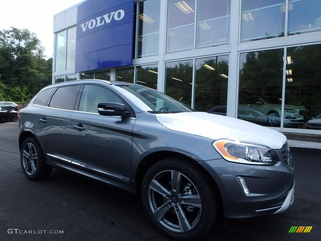 2017 Volvo XC60 T6 AWD Dynamic Exterior Photos