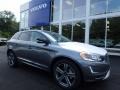 Front 3/4 View of 2017 XC60 T6 AWD Dynamic