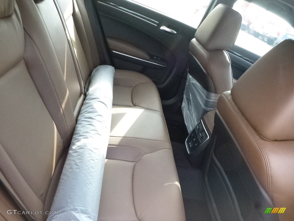 2018 Chrysler 300 Limited AWD Rear Seat Photo #122155180