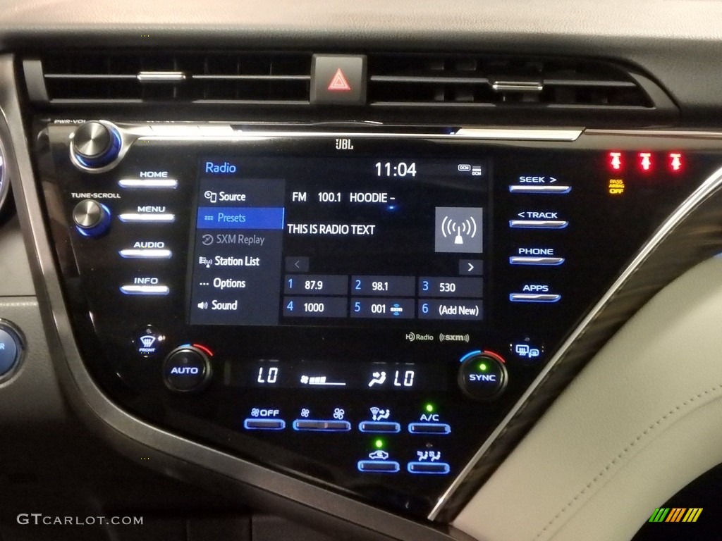 2018 Toyota Camry Hybrid XLE Controls Photo #122155253