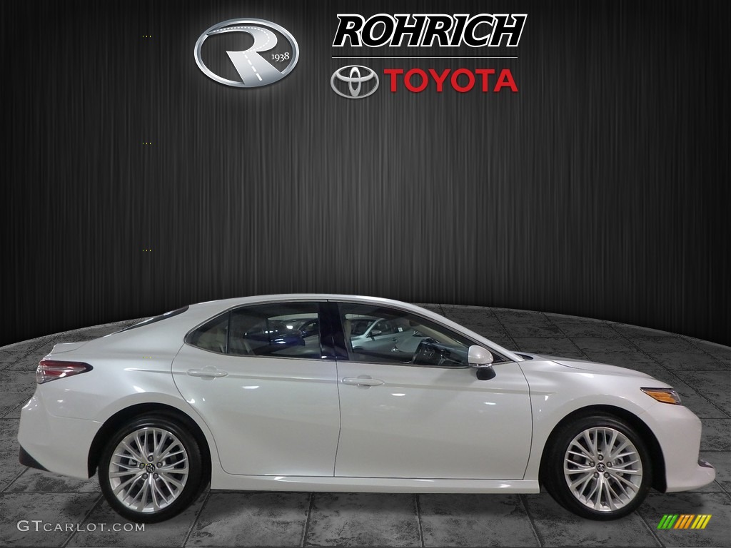 2018 Camry XLE - Wind Chill Pearl / Macadamia photo #2