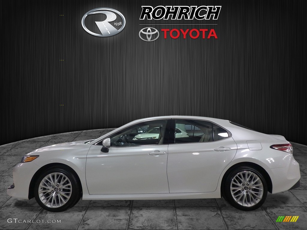 2018 Camry XLE - Wind Chill Pearl / Macadamia photo #3