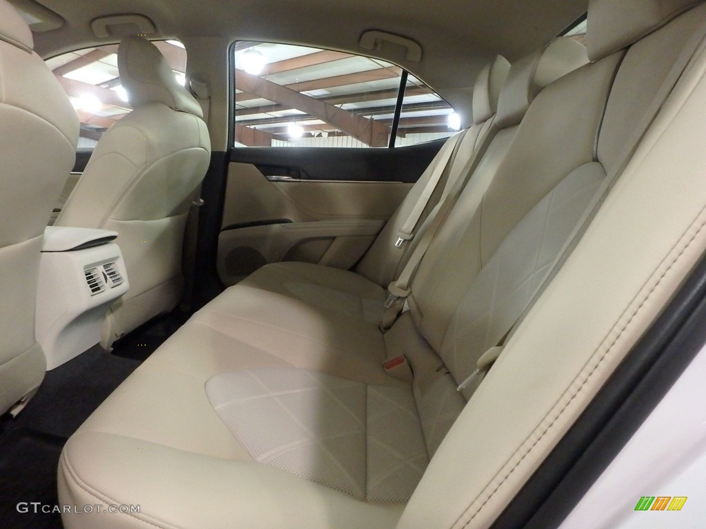 2018 Camry XLE - Wind Chill Pearl / Macadamia photo #7