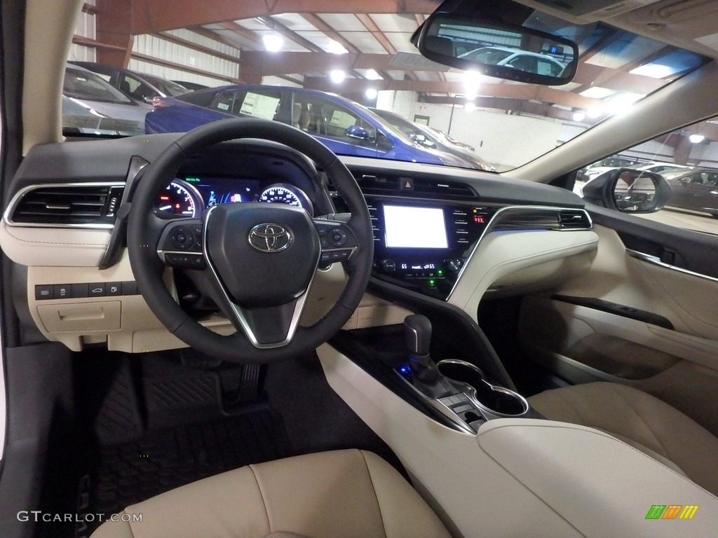 2018 Camry XLE - Wind Chill Pearl / Macadamia photo #8