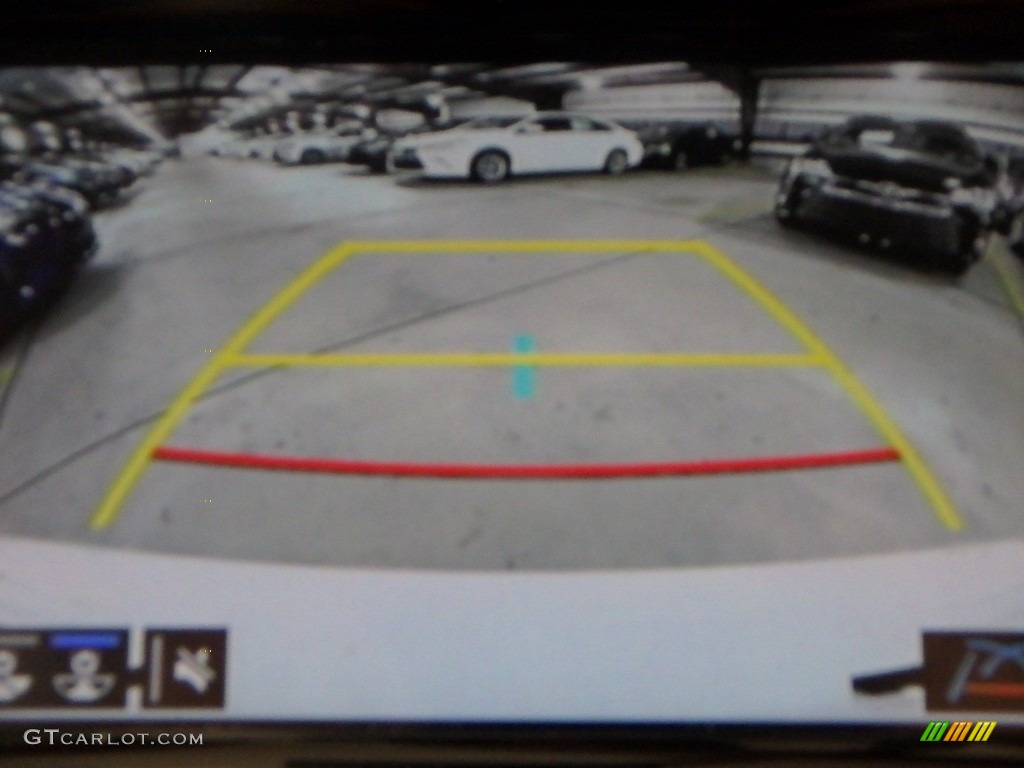 2018 Camry XLE - Wind Chill Pearl / Macadamia photo #13