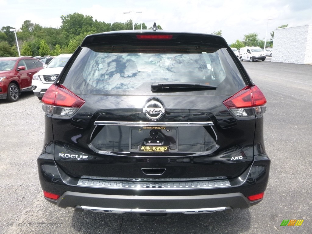 2017 Rogue S AWD - Magnetic Black / Charcoal photo #5
