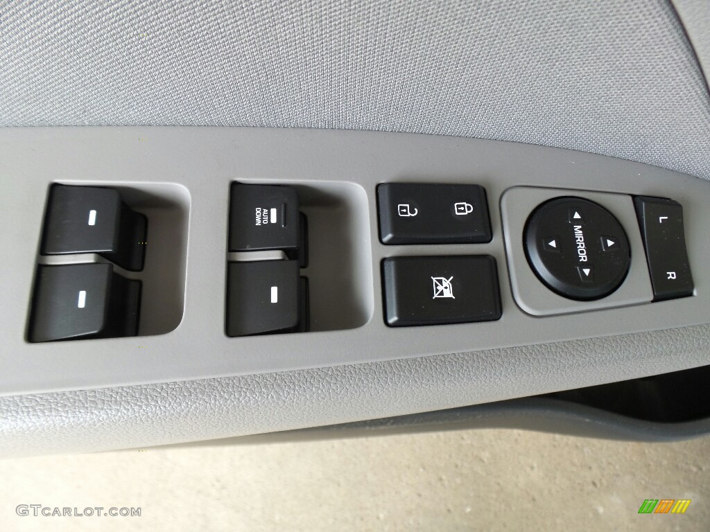 2018 Hyundai Elantra SEL Controls Photo #122158223