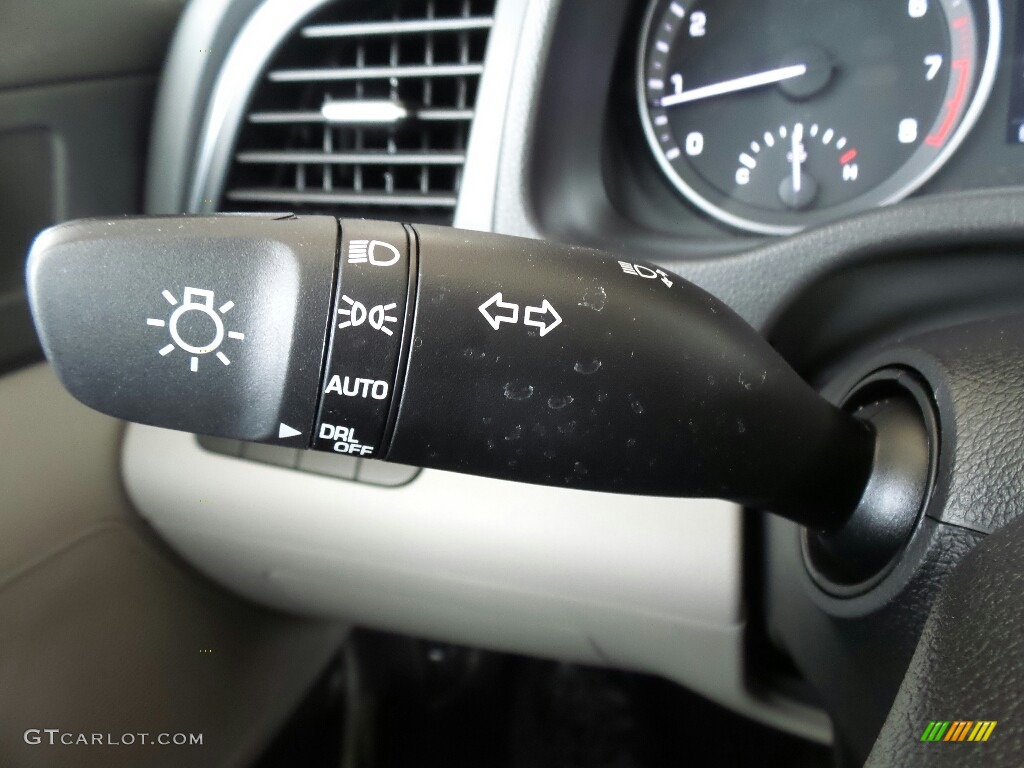 2018 Hyundai Elantra SEL Controls Photo #122158418