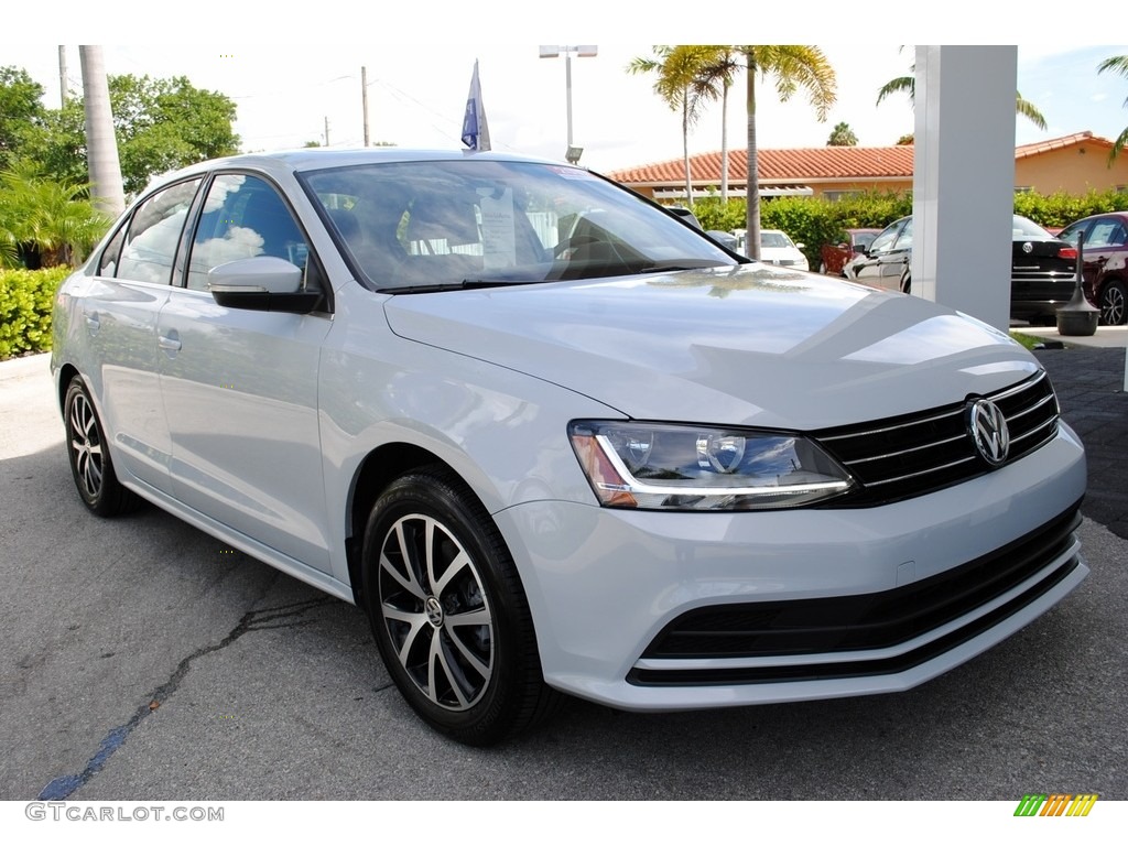 2017 Jetta SE - White Silver / Titan Black photo #2