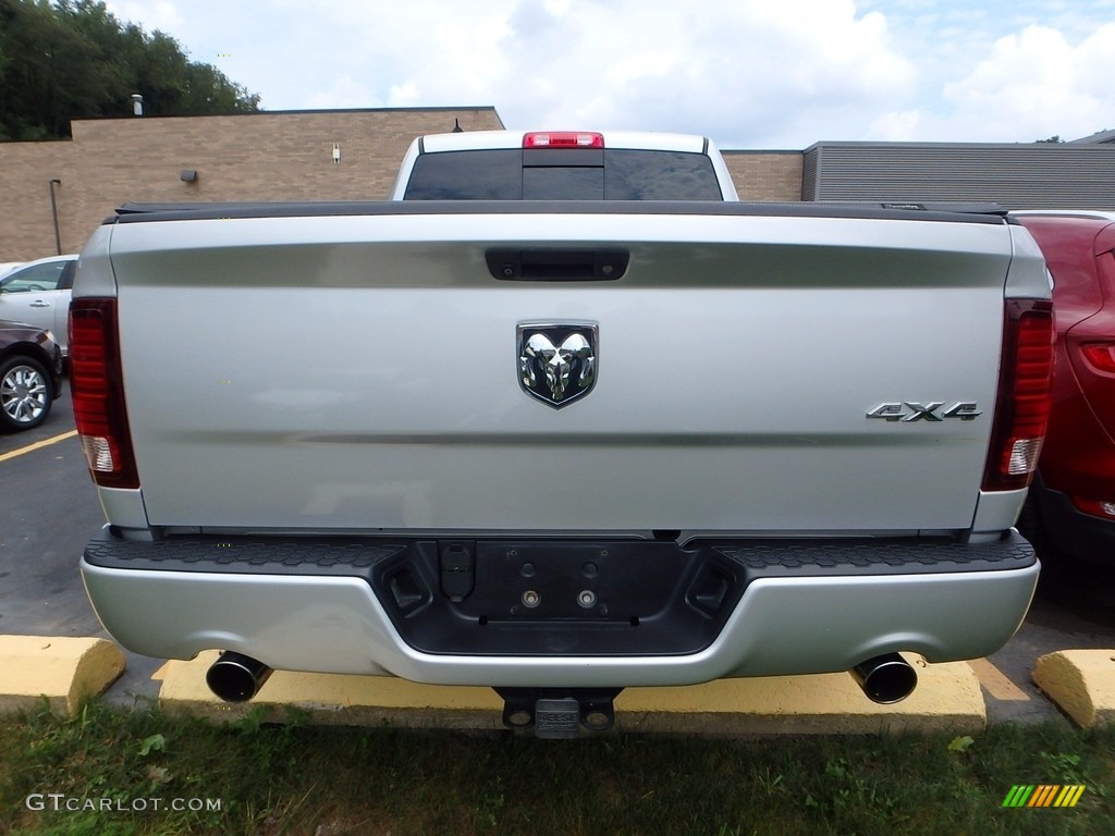 2014 1500 Sport Quad Cab 4x4 - Bright Silver Metallic / Black photo #3