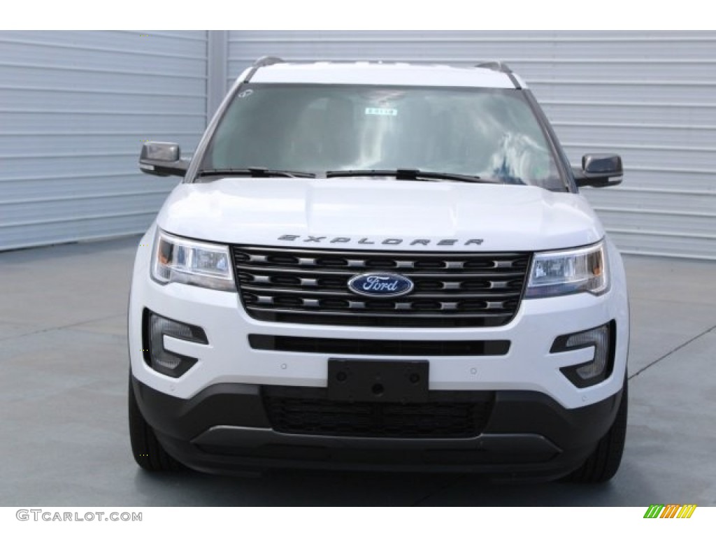 2017 Explorer XLT - Oxford White / Sport Appearance Dark Earth Gray photo #2