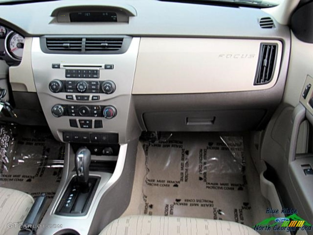 2011 Focus SE Sedan - Ebony Black / Medium Stone photo #18