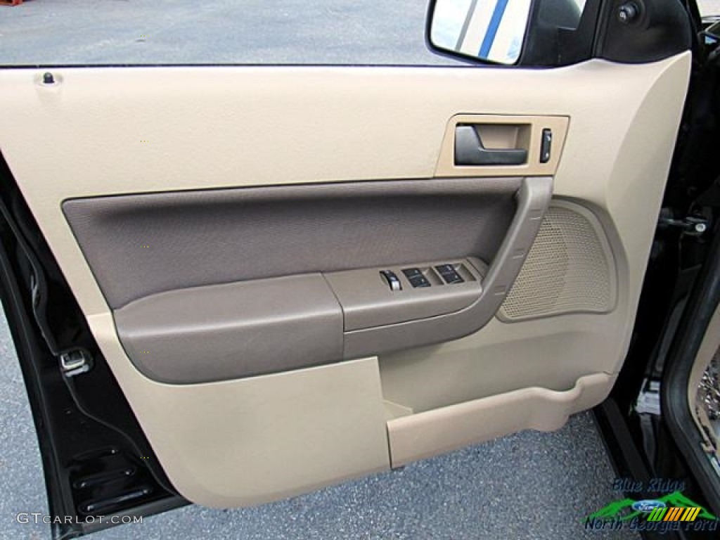 2011 Focus SE Sedan - Ebony Black / Medium Stone photo #26