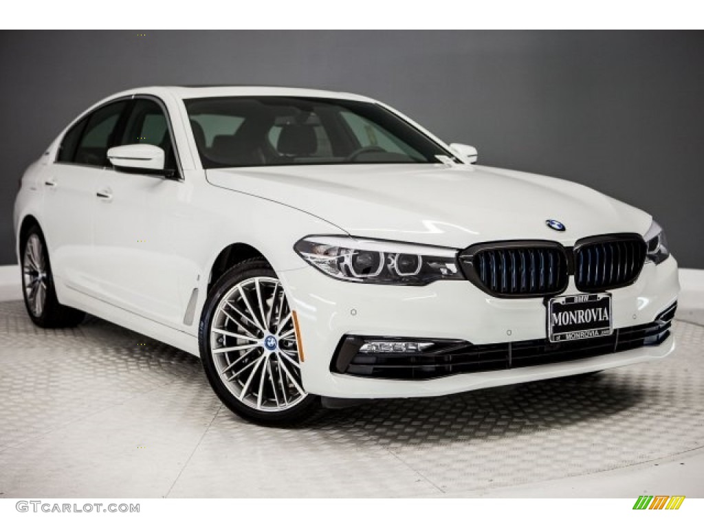 2018 5 Series 530e iPerfomance Sedan - Alpine White / Black photo #12