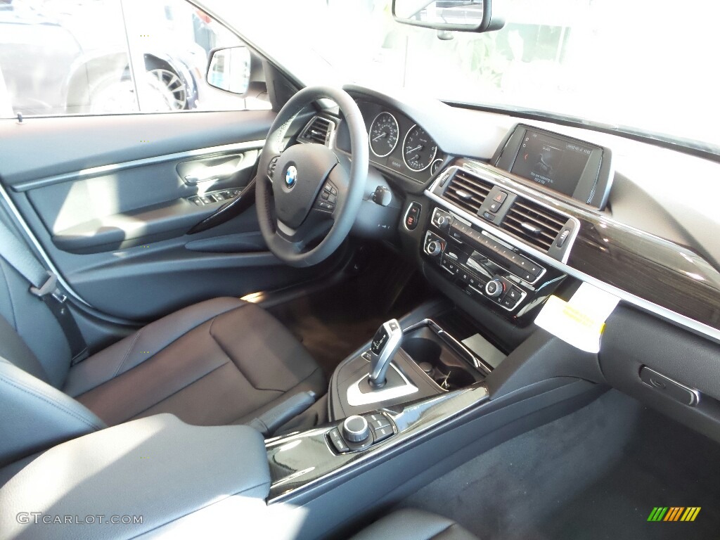 2018 3 Series 320i xDrive Sedan - Alpine White / Black photo #5