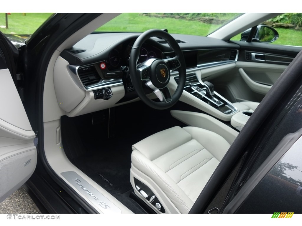 Black/Chalk Interior 2017 Porsche Panamera 4S Photo #122193432