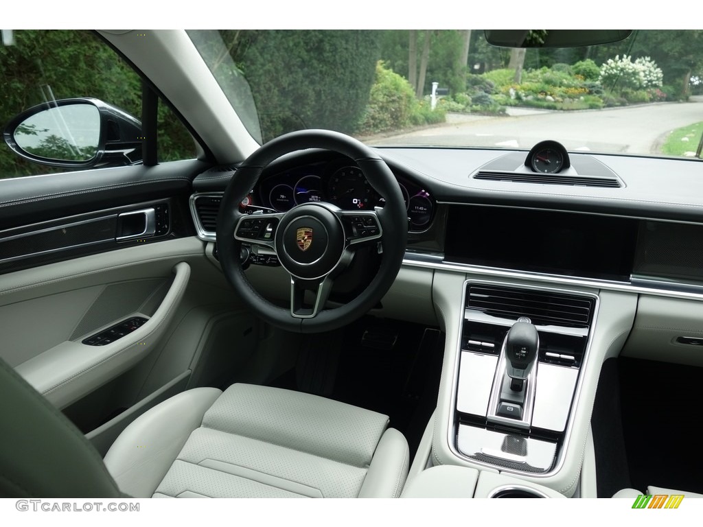 2017 Porsche Panamera 4S Black/Chalk Dashboard Photo #122193522