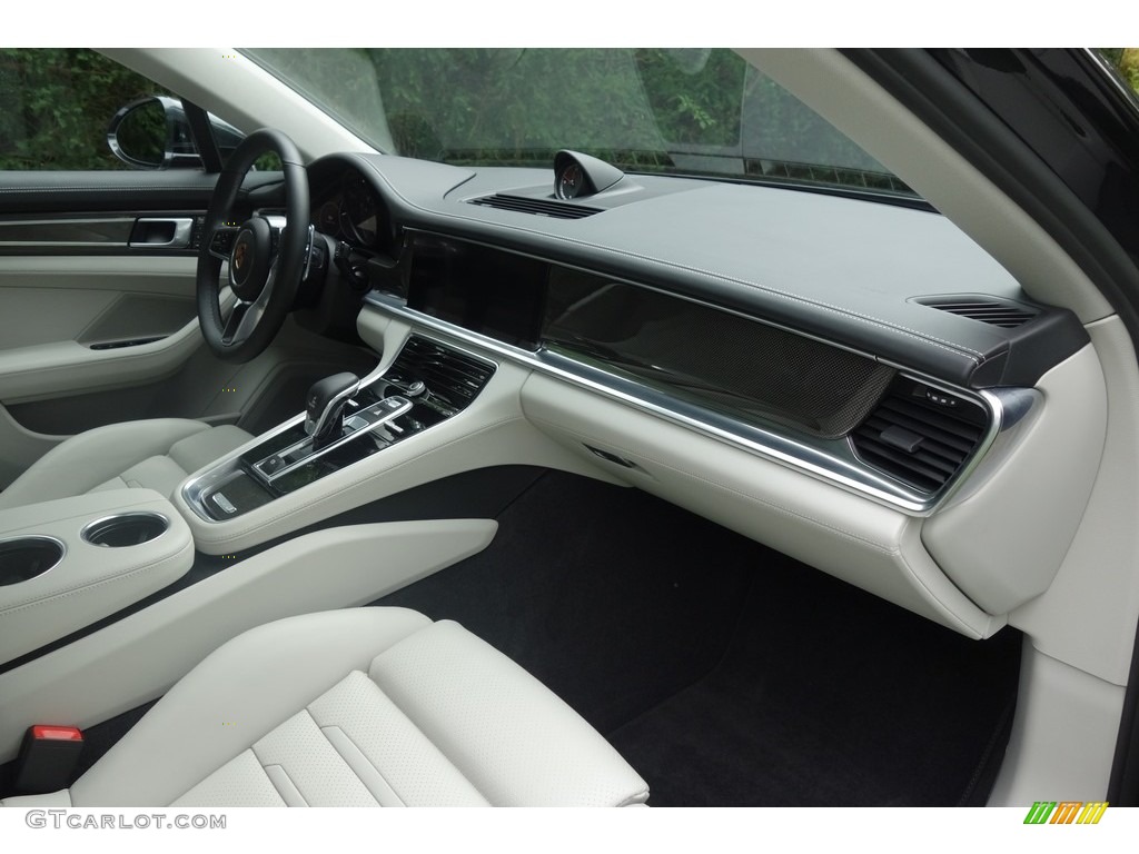 Black/Chalk Interior 2017 Porsche Panamera 4S Photo #122193591