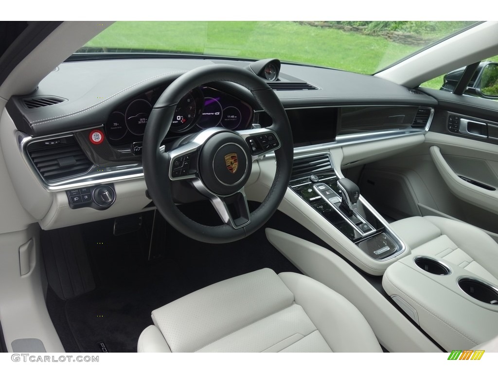 Black/Chalk Interior 2017 Porsche Panamera 4S Photo #122193693