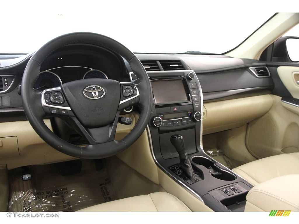 Almond Interior 2015 Toyota Camry XLE V6 Photo #122199708