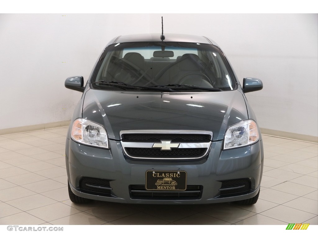 2010 Aveo LT Sedan - Wintergreen / Charcoal photo #2