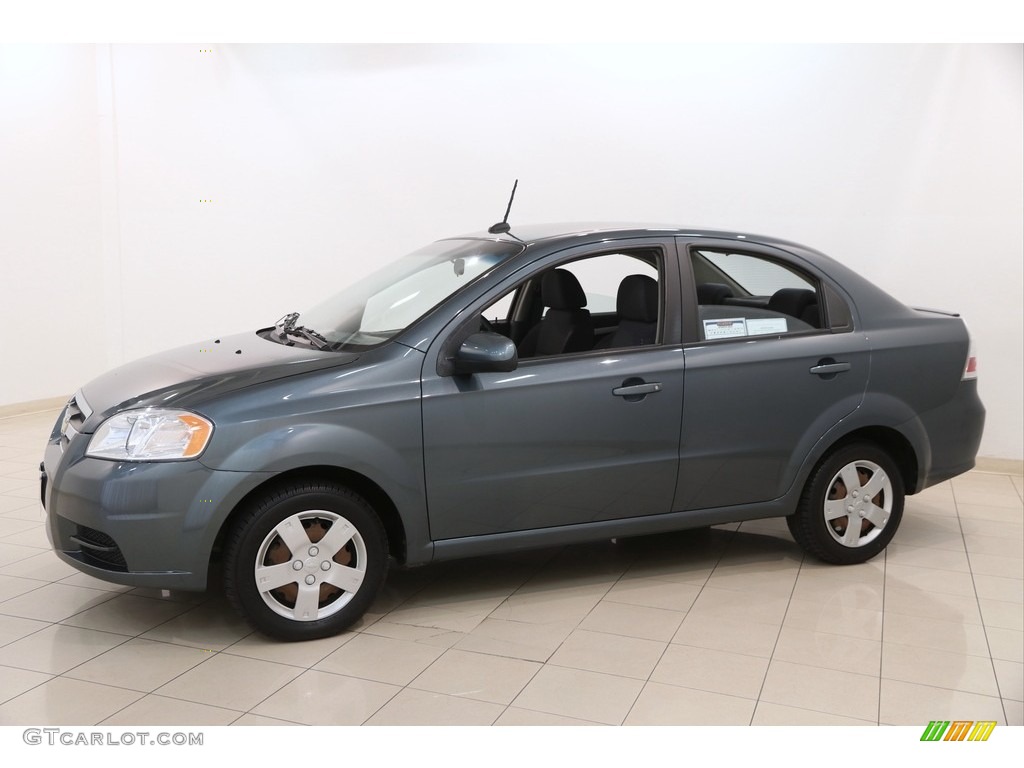 2010 Aveo LT Sedan - Wintergreen / Charcoal photo #3