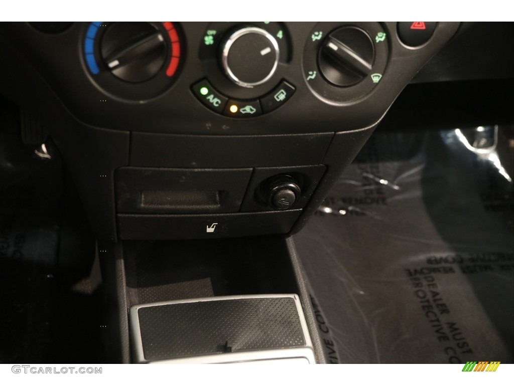 2010 Aveo LT Sedan - Wintergreen / Charcoal photo #9