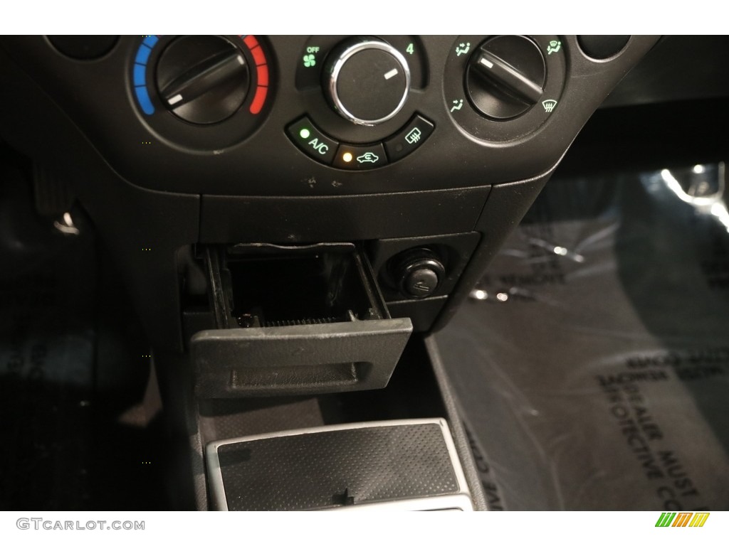 2010 Aveo LT Sedan - Wintergreen / Charcoal photo #10