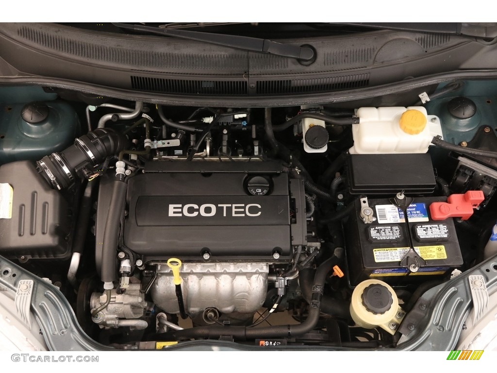 2010 Aveo LT Sedan - Wintergreen / Charcoal photo #17
