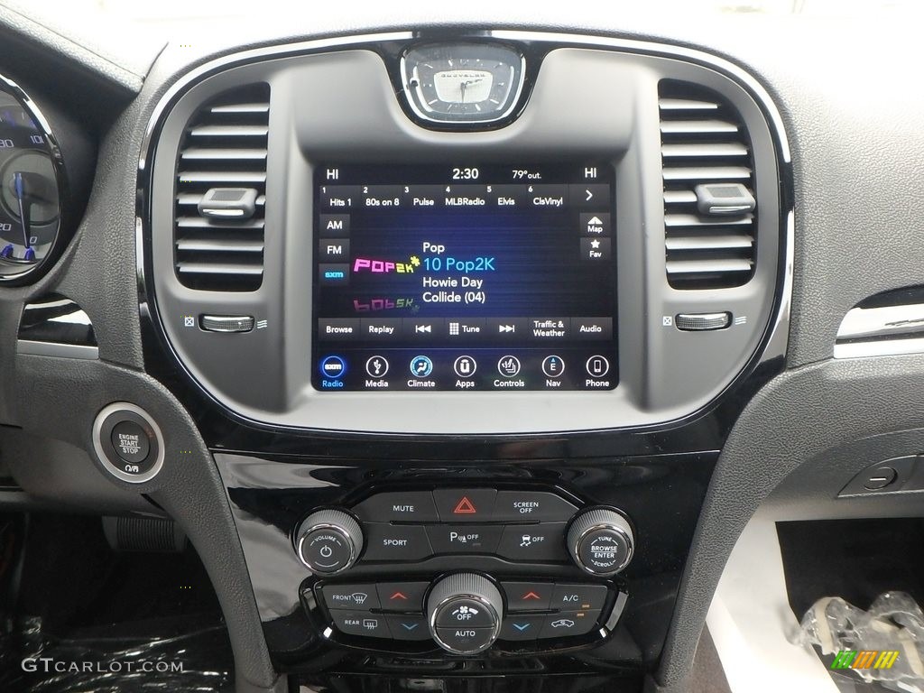 2018 Chrysler 300 S AWD Controls Photos
