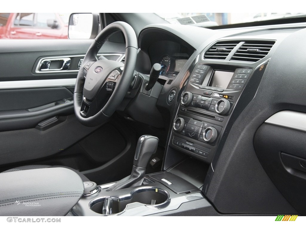 2017 Explorer XLT 4WD - White Platinum / Ebony Black photo #11
