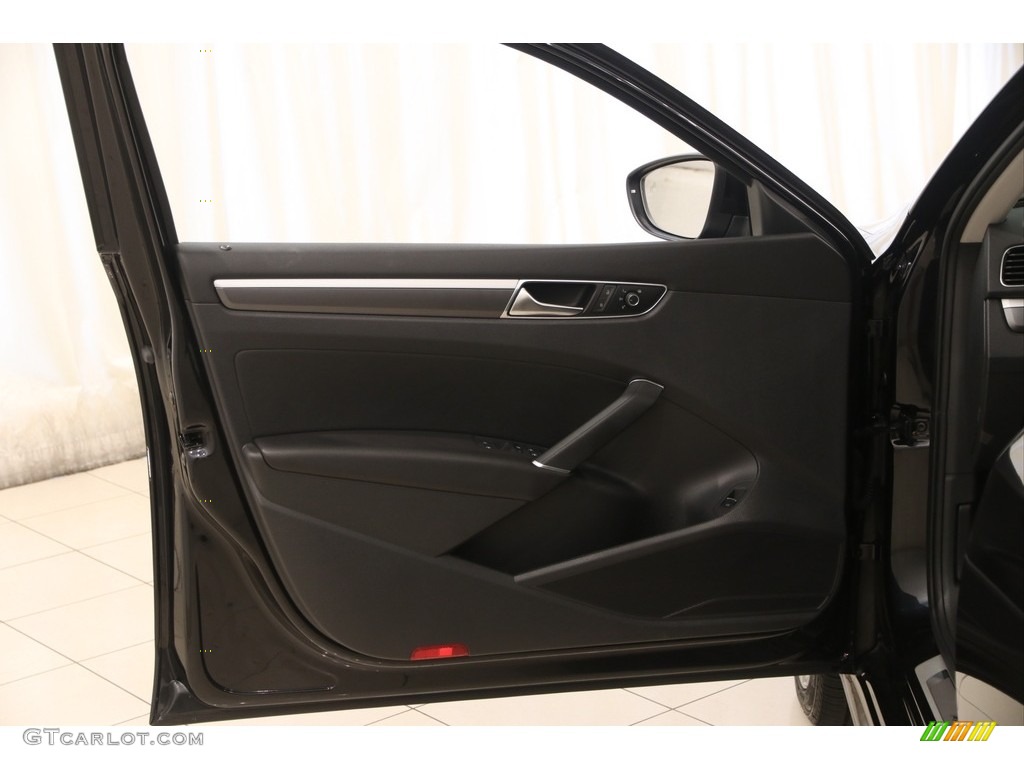 2017 Volkswagen Passat R-Line Sedan Titan Black Door Panel Photo #122226543