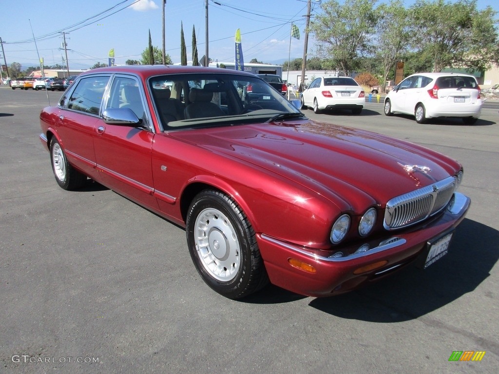 2000 XJ Vanden Plas - Carnival Red / Oatmeal photo #1