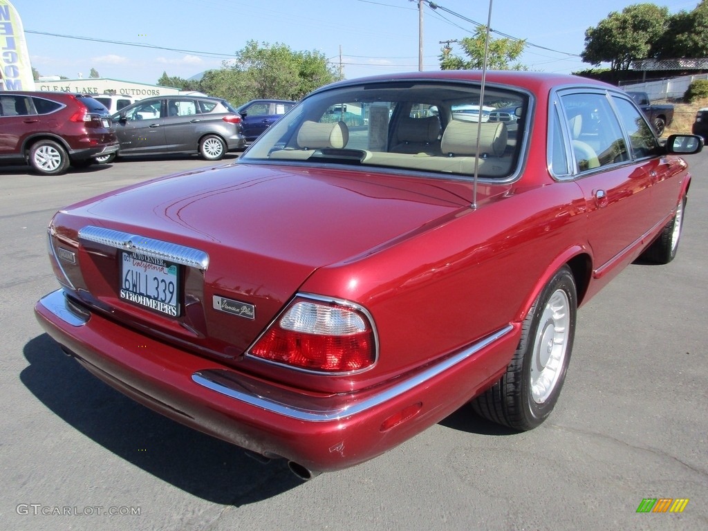 2000 XJ Vanden Plas - Carnival Red / Oatmeal photo #7