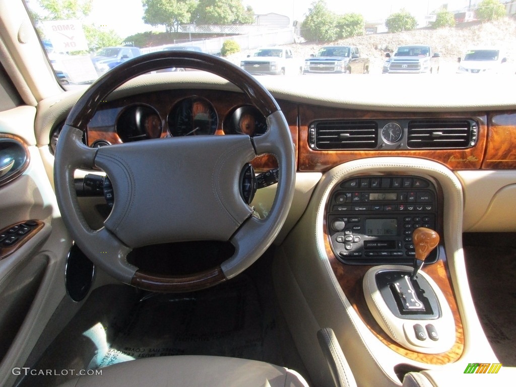 2000 XJ Vanden Plas - Carnival Red / Oatmeal photo #9