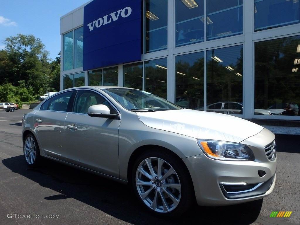2018 S60 T5 AWD - Luminous Sand Metallic / Beige photo #1