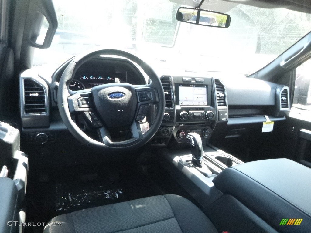 2017 F150 XLT SuperCrew 4x4 - Ruby Red / Earth Gray photo #10