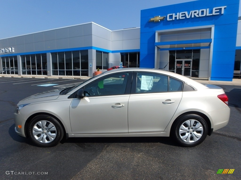 2014 Cruze LS - Champagne Silver Metallic / Jet Black/Medium Titanium photo #3