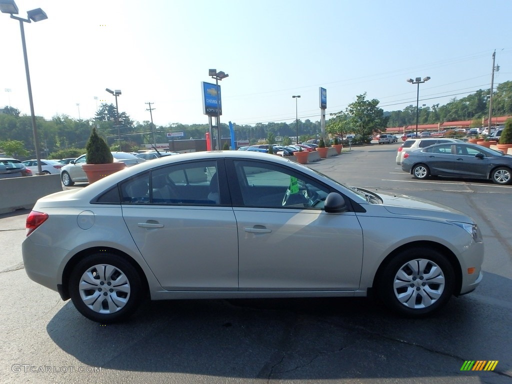 2014 Cruze LS - Champagne Silver Metallic / Jet Black/Medium Titanium photo #10