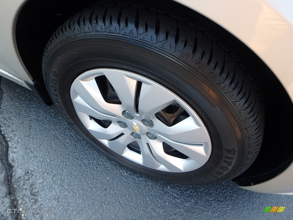 2014 Cruze LS - Champagne Silver Metallic / Jet Black/Medium Titanium photo #14