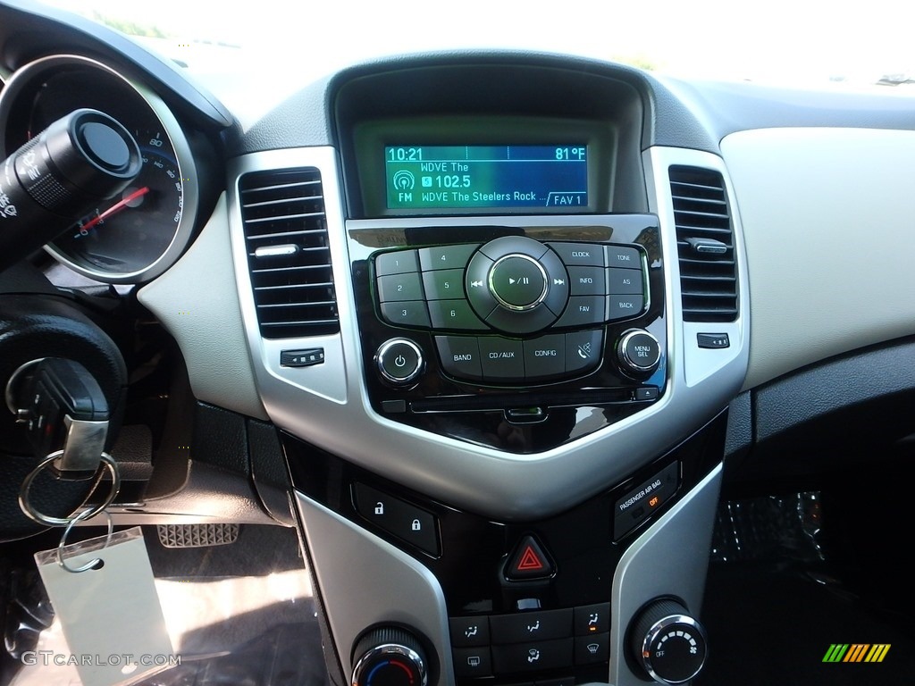 2014 Cruze LS - Champagne Silver Metallic / Jet Black/Medium Titanium photo #28