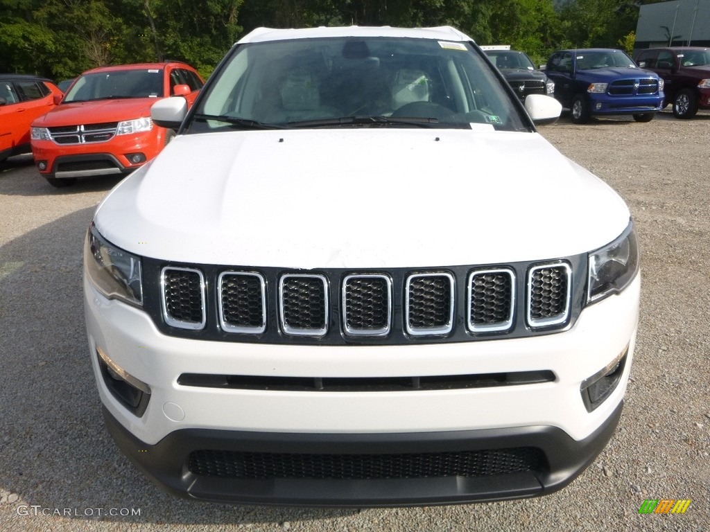 2018 Compass Latitude 4x4 - White / Black/Ski Gray photo #8