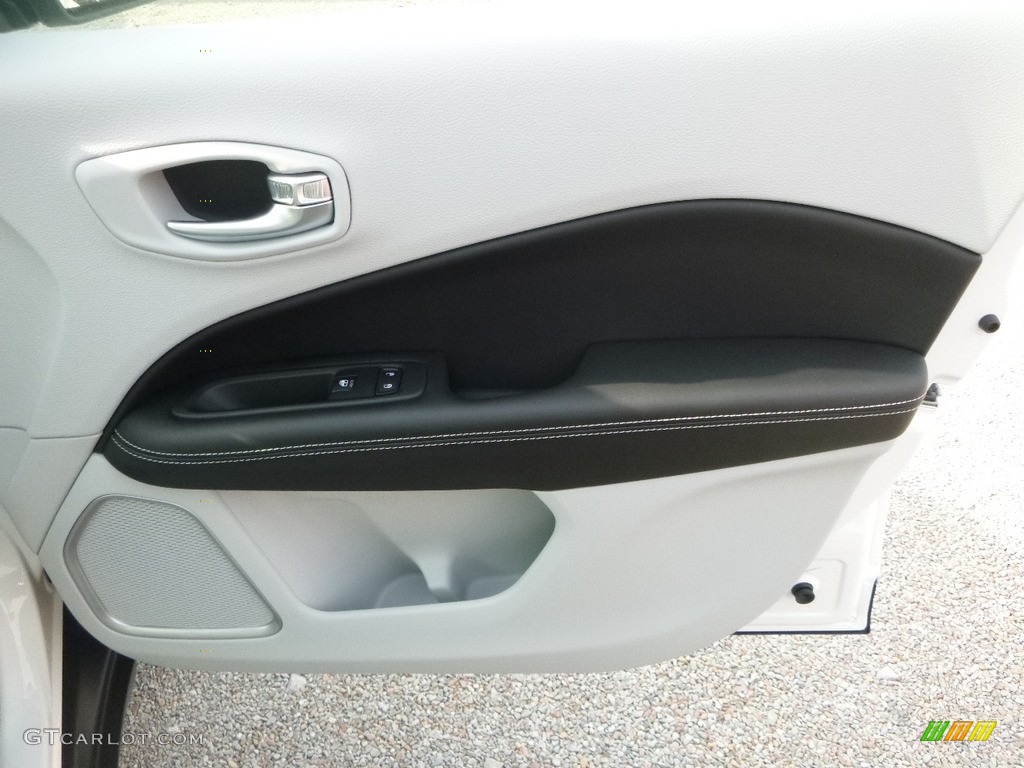 2018 Compass Latitude 4x4 - White / Black/Ski Gray photo #10