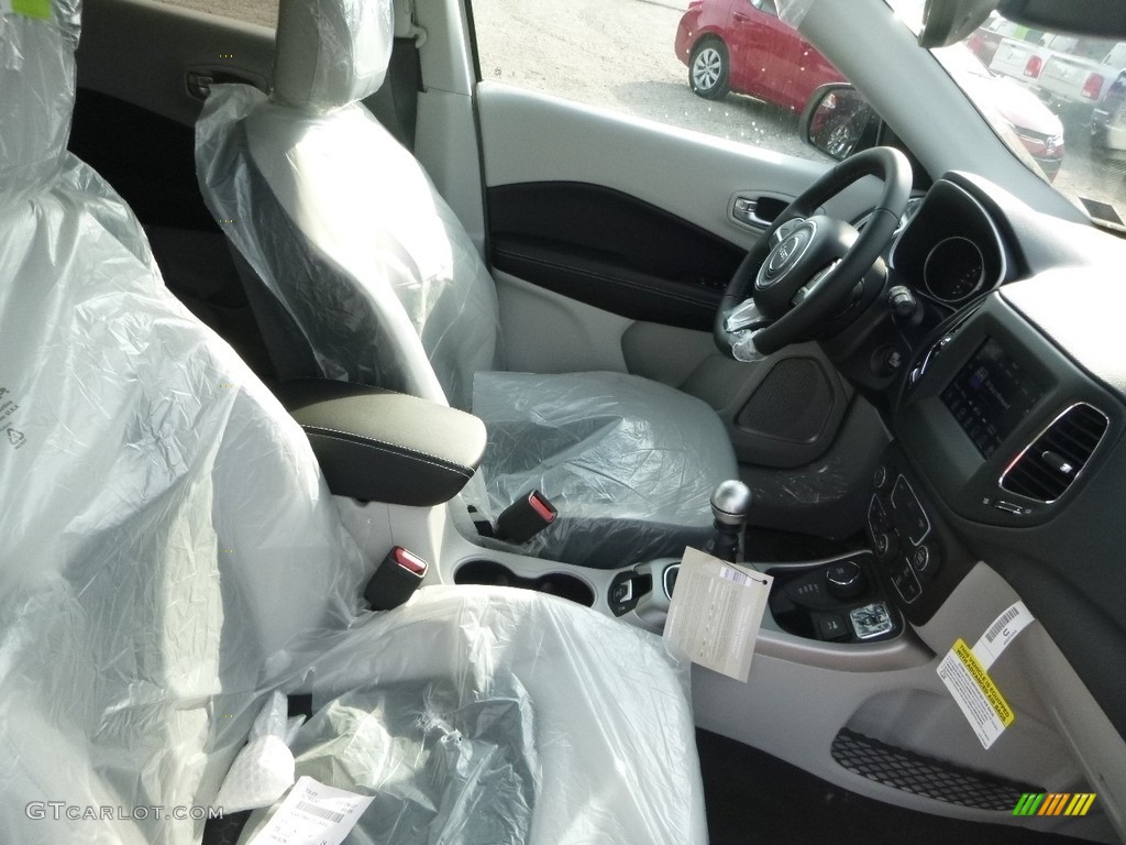 2018 Compass Latitude 4x4 - White / Black/Ski Gray photo #11