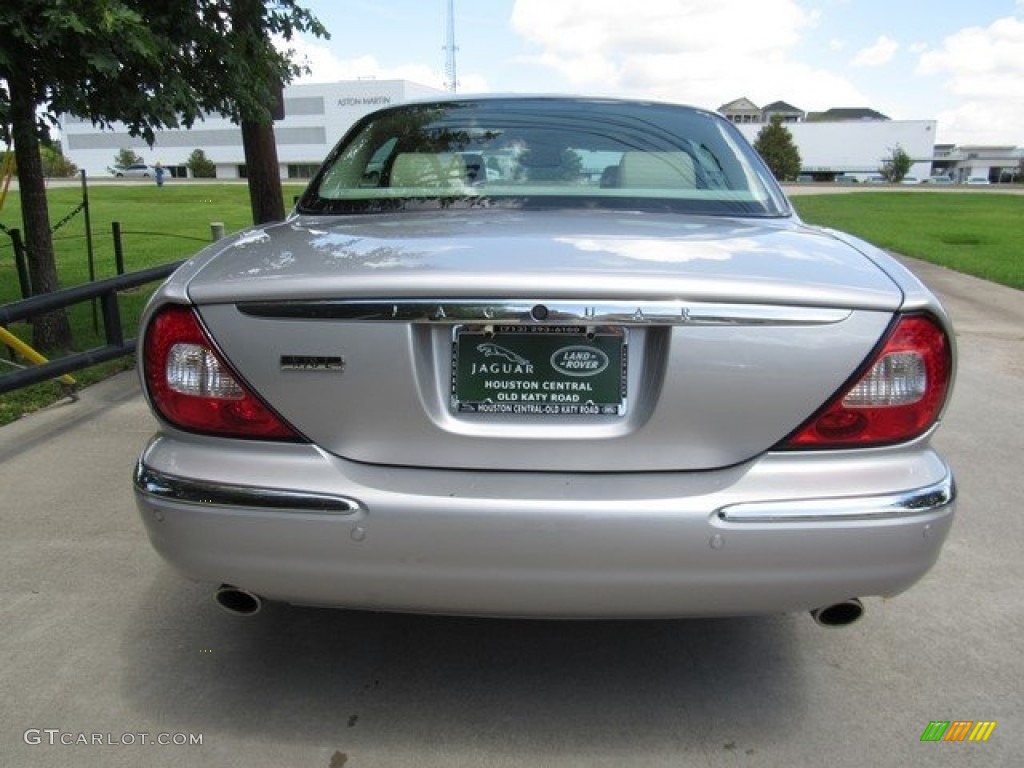 2005 XJ XJ8 L - Platinum Silver Metallic / Barley photo #8