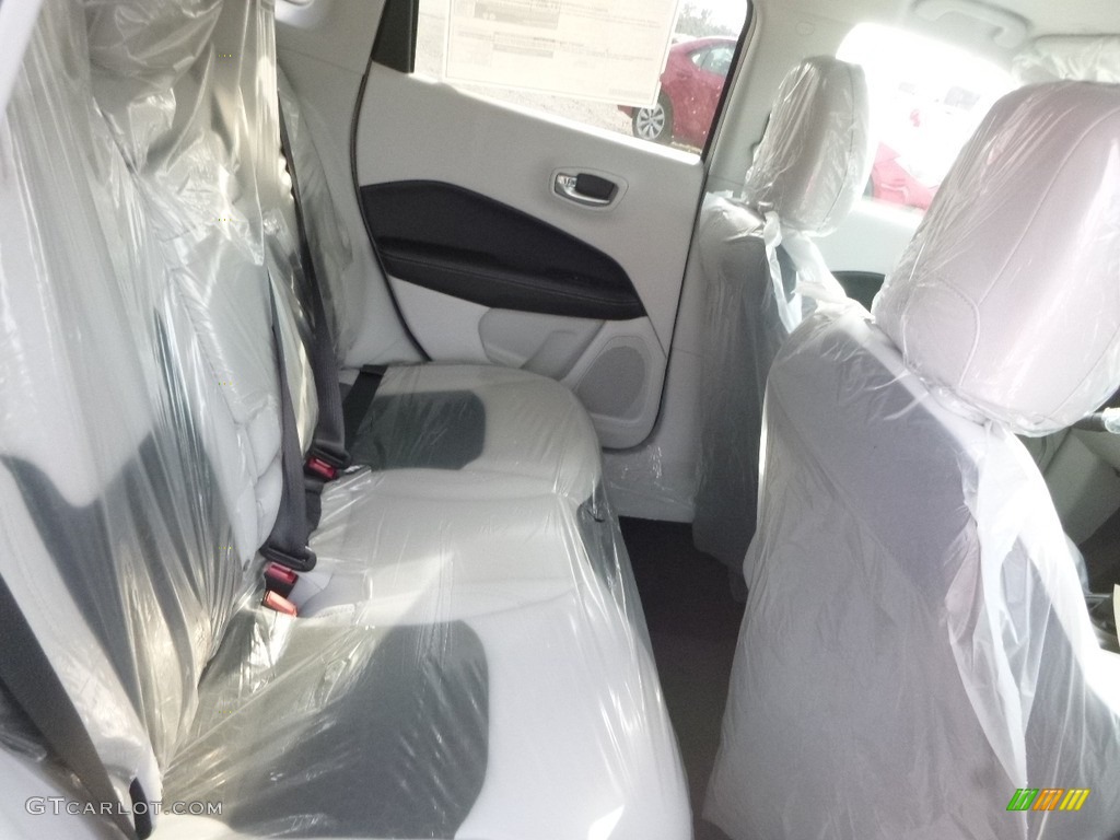 2018 Compass Latitude 4x4 - White / Black/Ski Gray photo #13