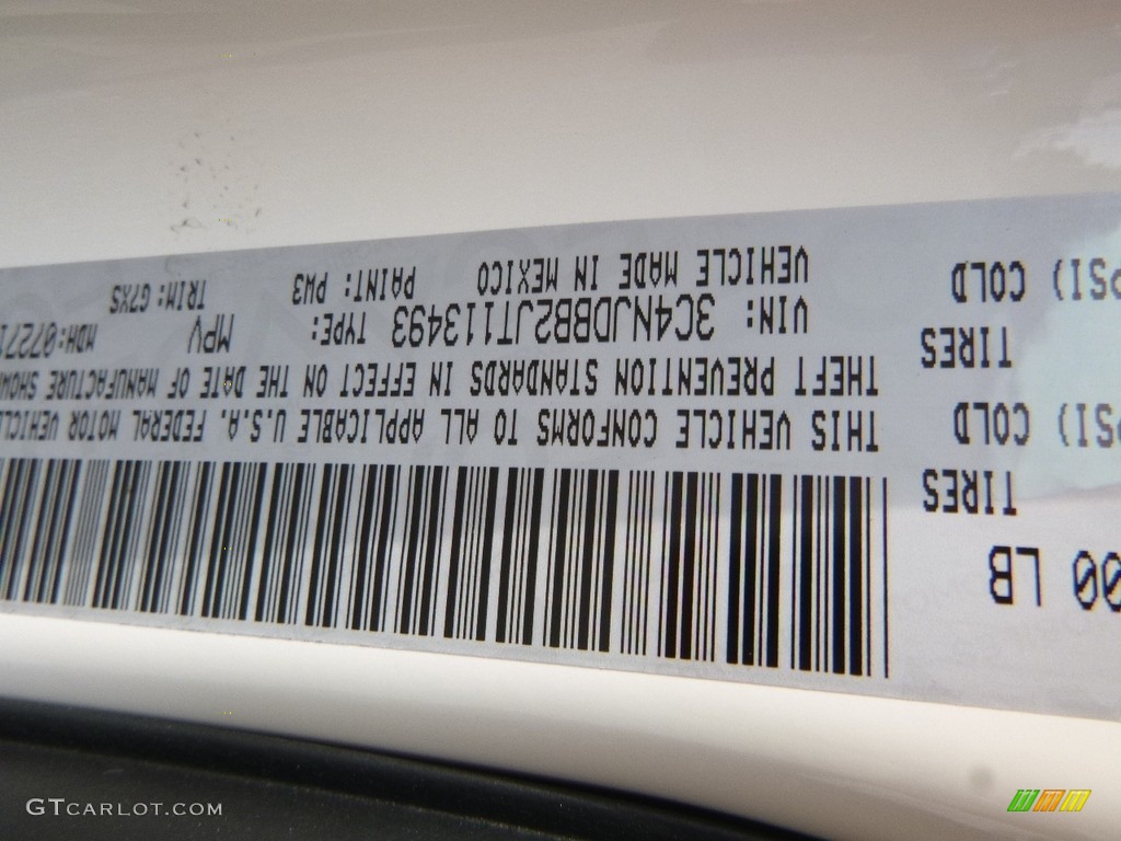 2018 Compass Latitude 4x4 - White / Black/Ski Gray photo #15