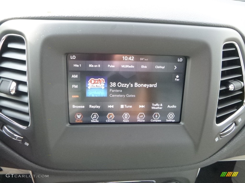 2018 Compass Latitude 4x4 - White / Black/Ski Gray photo #17