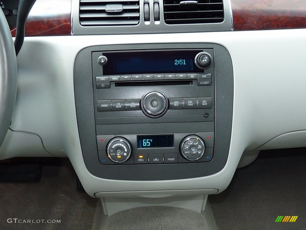2010 Lucerne CXL - Cyber Gray Metallic / Titanium photo #13